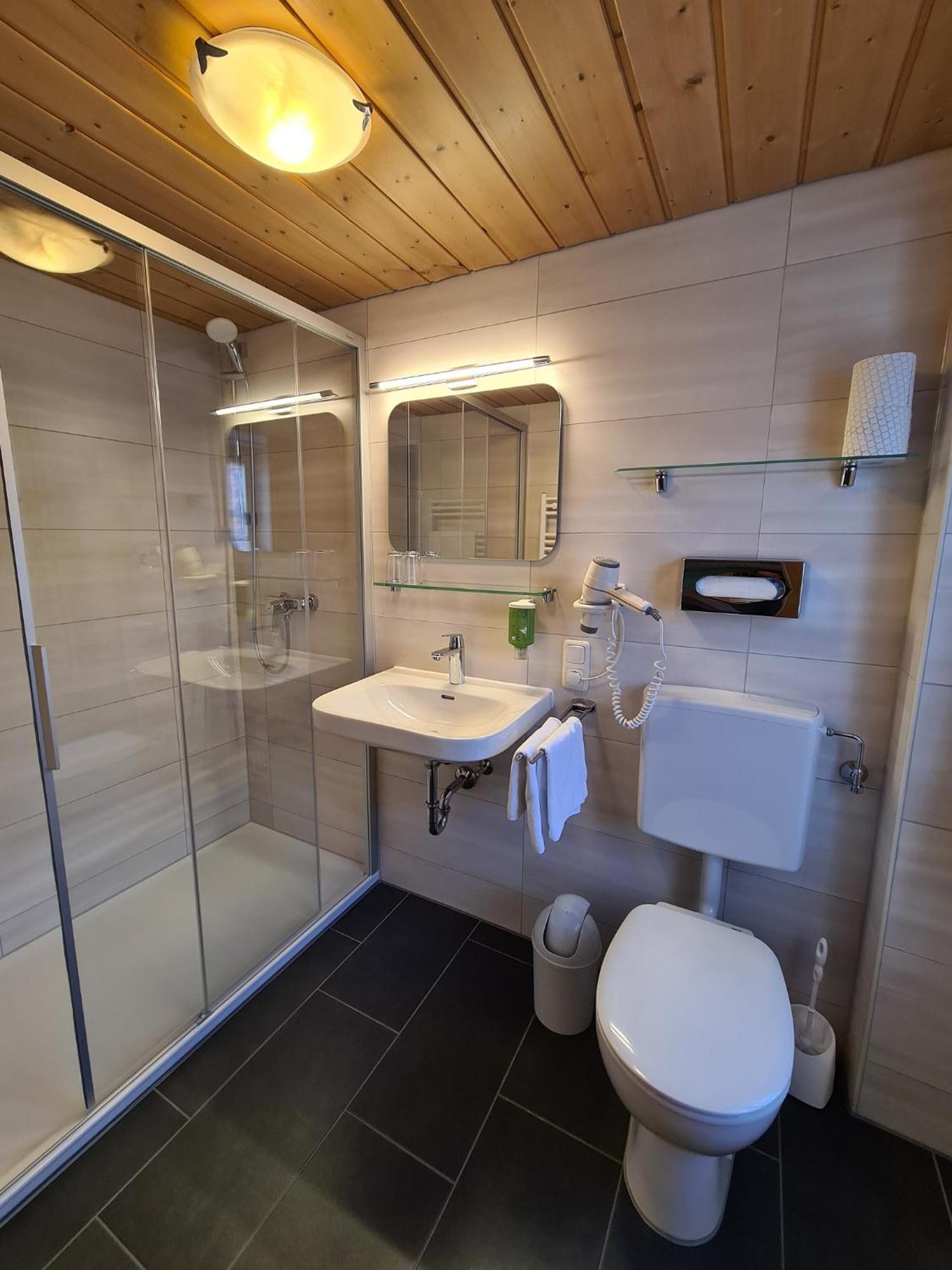 Hotel Altwirt 렌그레스 외부 사진